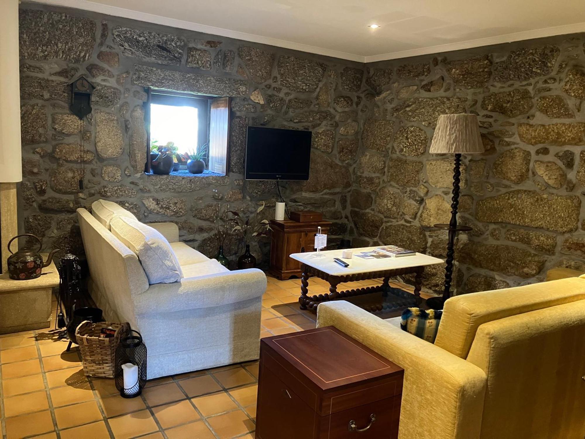 Bergui Guesthouse - Em Guimaraes Desde 2017 Экстерьер фото