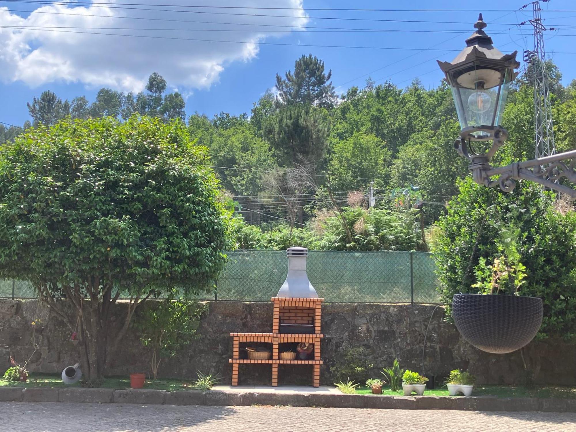 Bergui Guesthouse - Em Guimaraes Desde 2017 Экстерьер фото