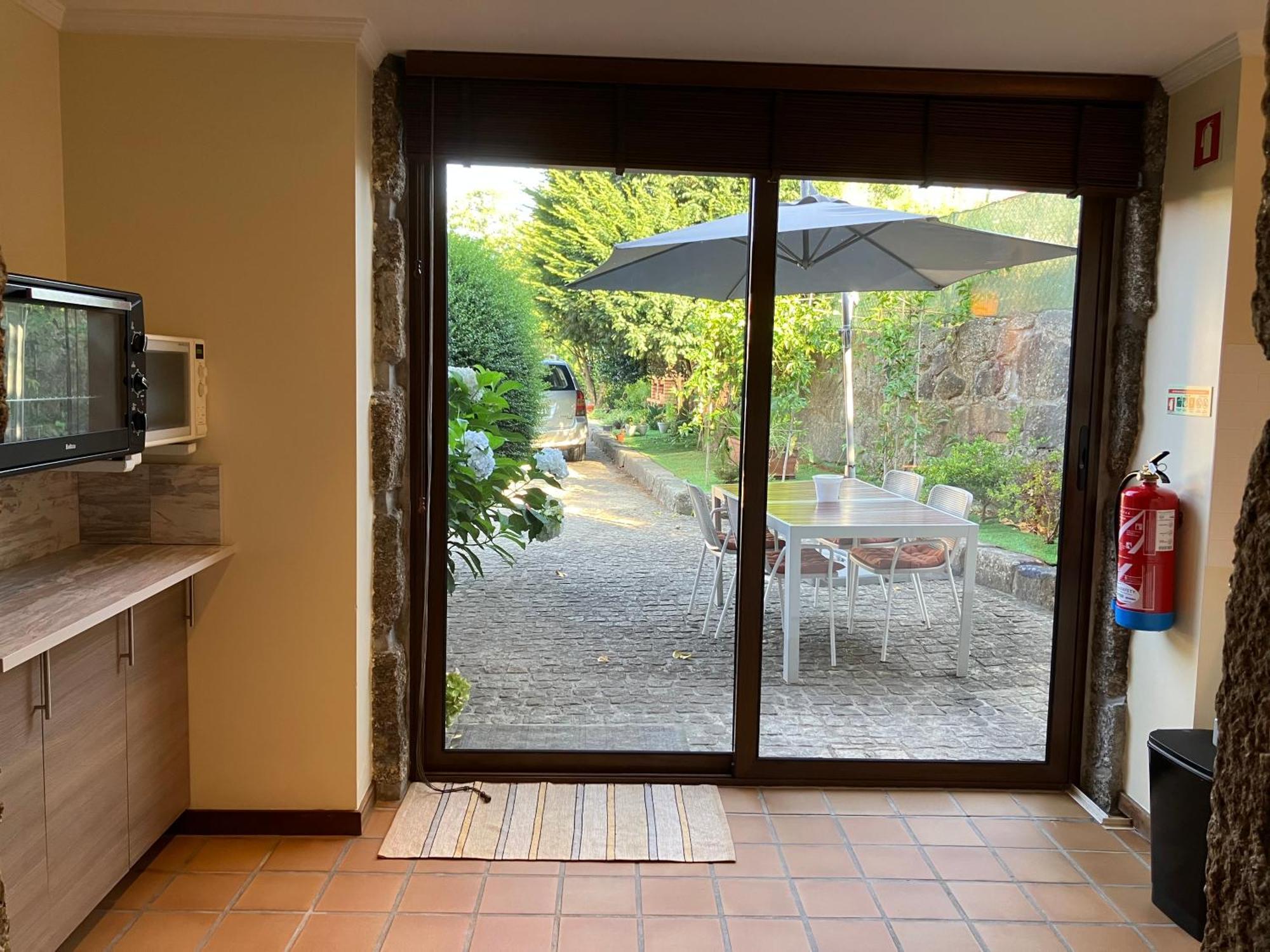 Bergui Guesthouse - Em Guimaraes Desde 2017 Экстерьер фото