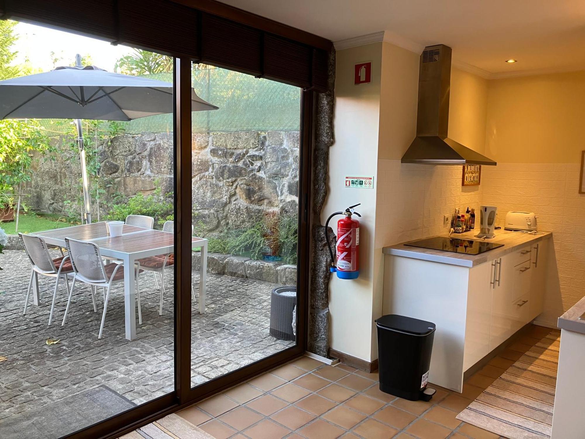 Bergui Guesthouse - Em Guimaraes Desde 2017 Экстерьер фото